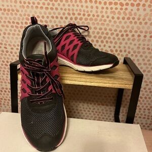 Nurse Mates Align Brin Sneakers